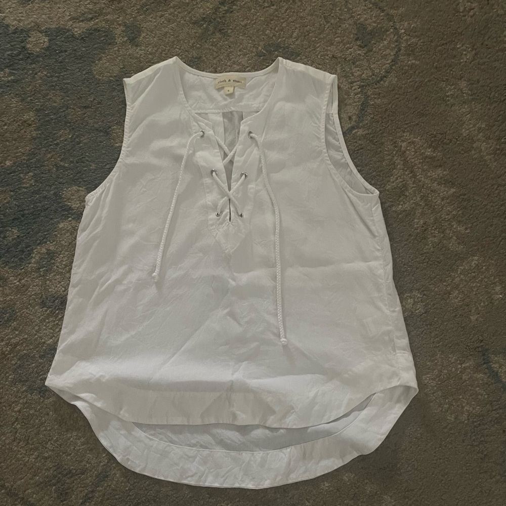 Cloth and Stone lace up sleeveless top . Small